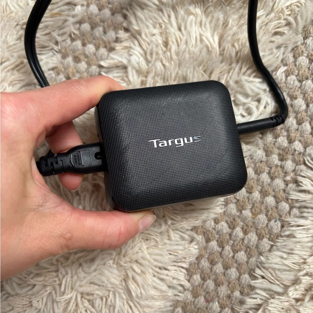 Targus Black 65 W USB-C Tablet Power Adapter with Detachable AC Cord Item 85